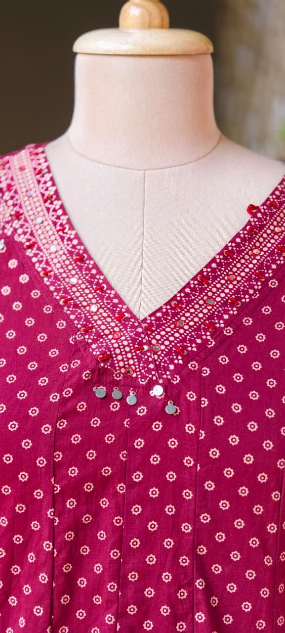 Tiny Block Prints V-Neck Panel Anarkali Full Suit Set With Dupatta In Cotton Fabric- 14902