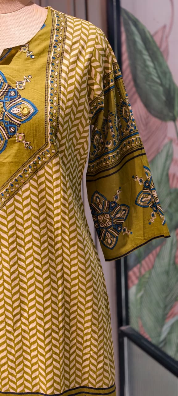 Geometric Chevron Print 3-Piece Cotton Full Suit Set with Mirror-Work Yoke- 14920