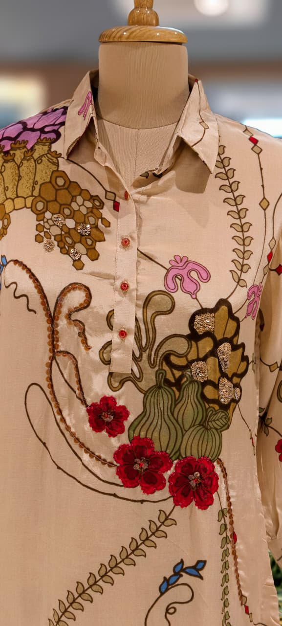 Floral Digital Print Pure Crepe Collared Kurta Pant Set With Buttoned Accent- 13092