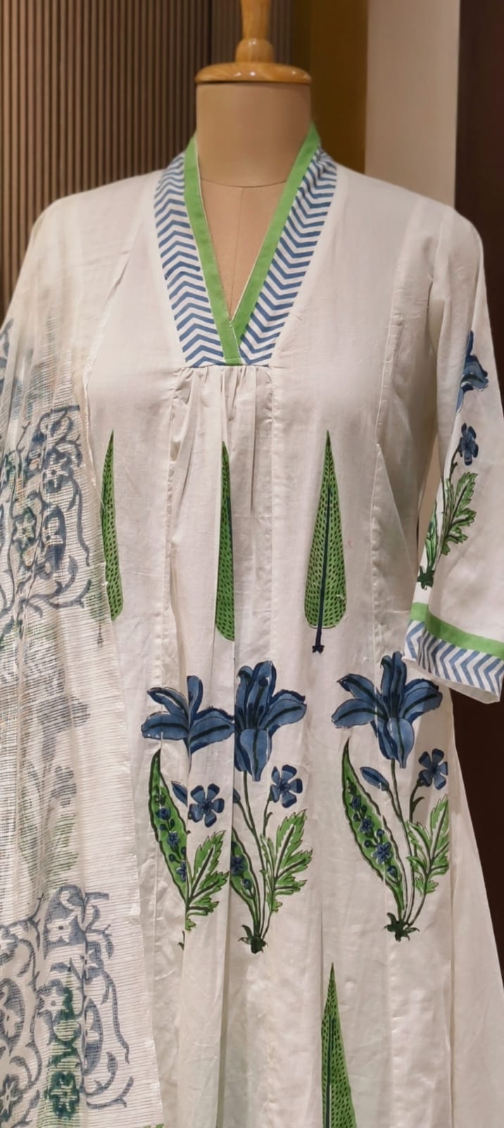 Premium Floral Print Mul Cotton Set Botanical Beauty A-Line Kurta Pant With Dupatta
