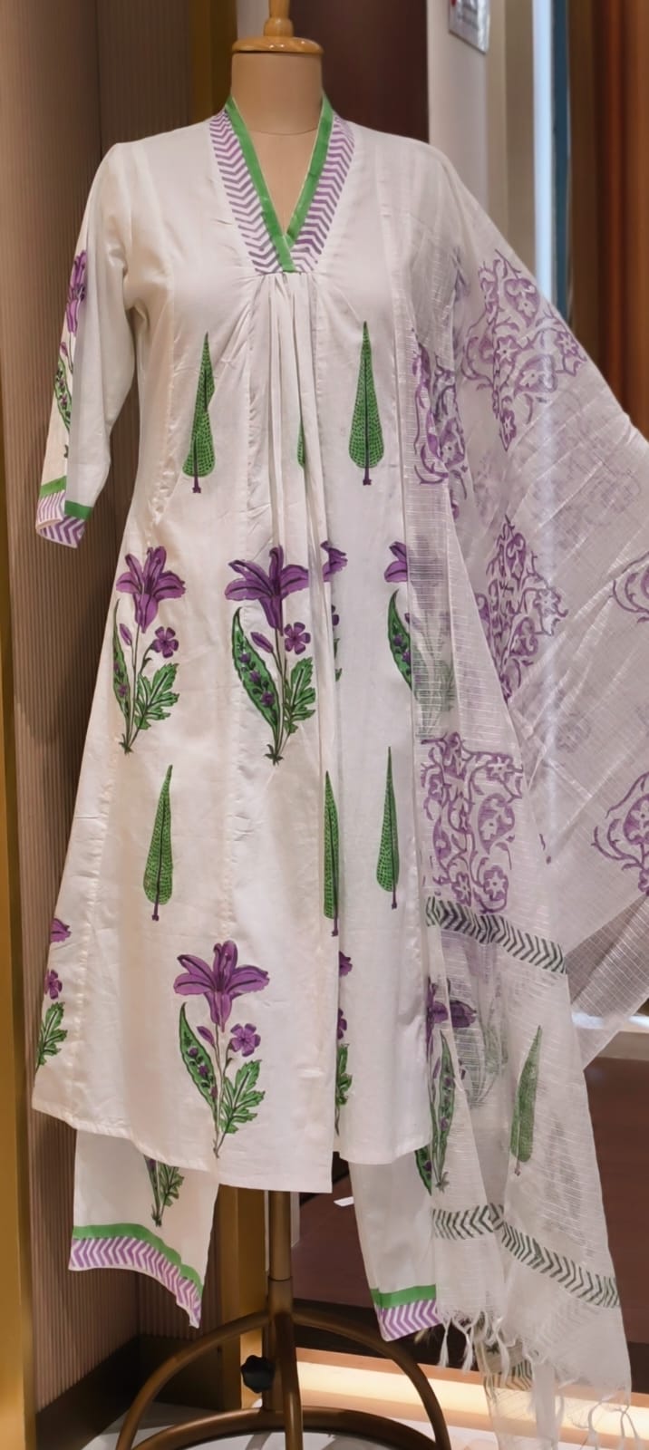 Premium Floral Print Mul Cotton Set Botanical Beauty A-Line Kurta Pant With Dupatta