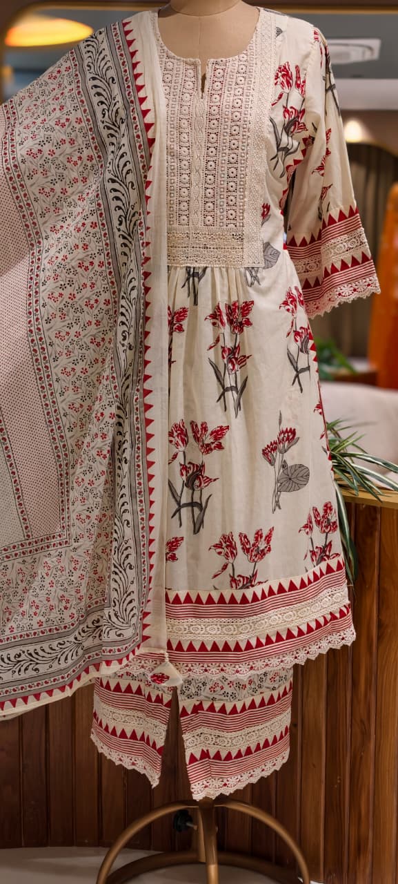 Floral Printed Cotton Set Elegant A-Line Froral Lace Yoke Naira Cut Styal Full Suit Set-15407