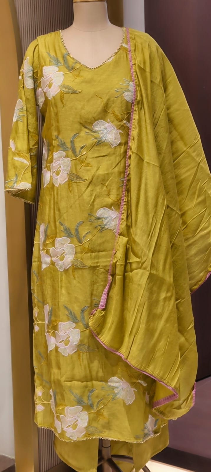 Elegant Applique Look Floral Embroidered 3-Piece Crush Surat Mul-Chanderi Full Suit Set With Dupatta- 15431