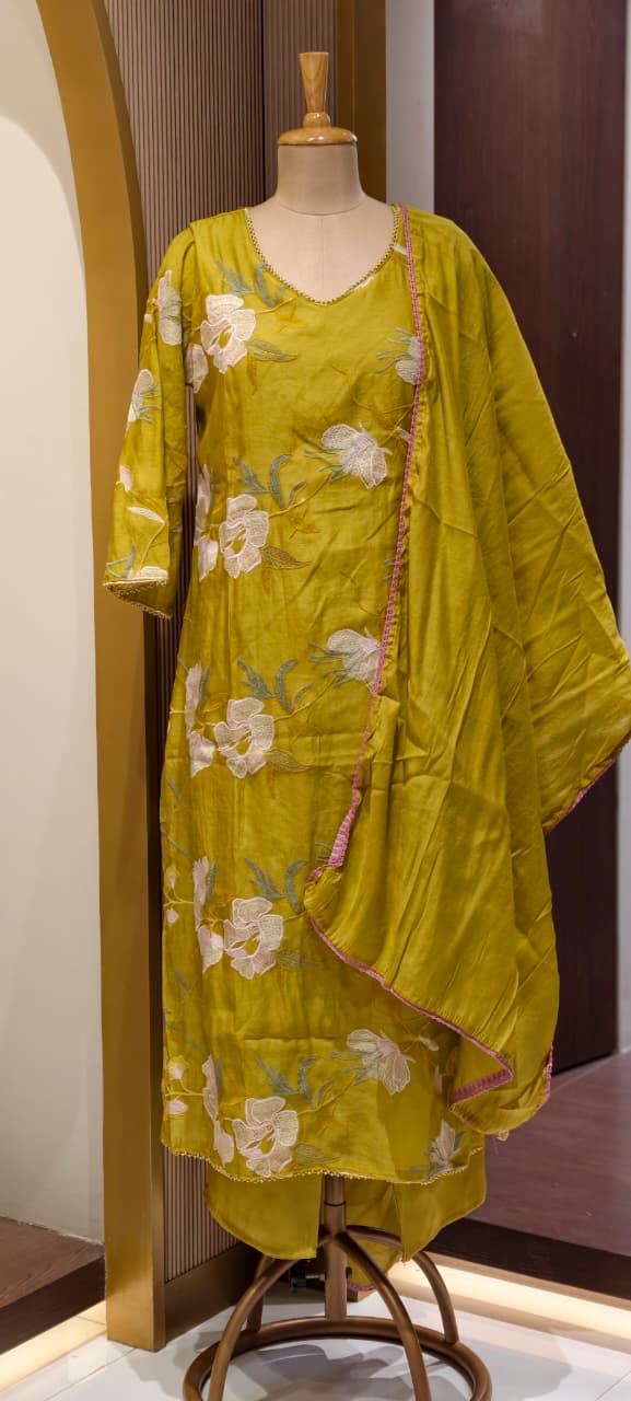 Elegant Applique Look Floral Embroidered 3-Piece Crush Surat Mul-Chanderi Full Suit Set With Dupatta- 15431