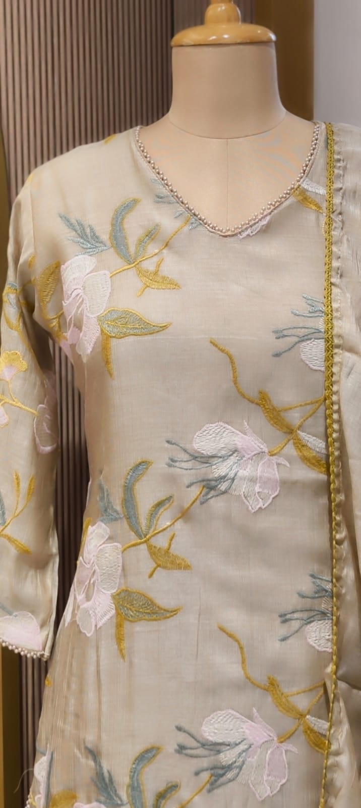 Elegant Applique Look Floral Embroidered 3-Piece Crush Surat Mul-Chanderi Full Suit Set With Dupatta- 15431