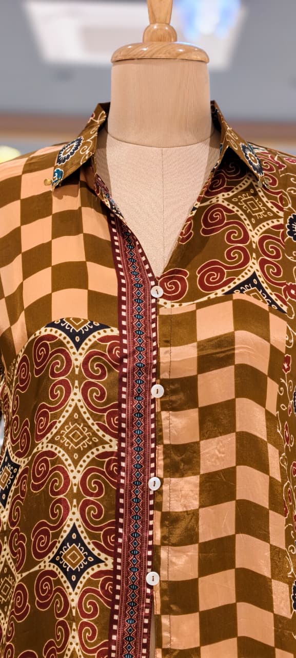 Checkerboard Rounded Print Dual Tone Crepe Shirt- 15434