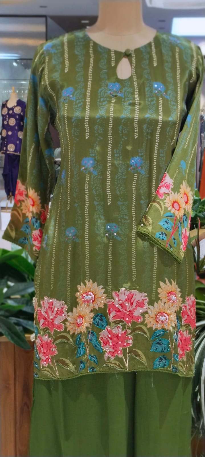 Bright Floral Embellished Kurta Set with Keyhole Neckline & Matching Wide-Leg Pants Co- 15858Ord Set-