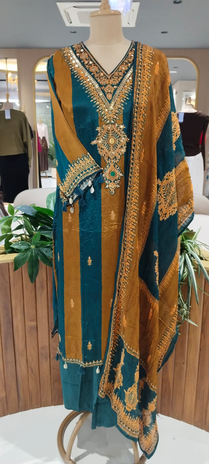 Pakistani Style Striped Elegance Dual Color Combination Crepe Full Suit Set With Dupatta- 16272