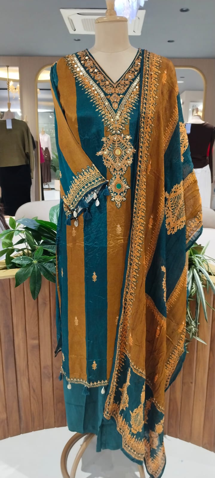 Pakistani Style Striped Elegance Dual Color Combination Crepe Full Suit Set With Dupatta- 16272