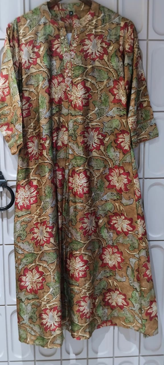Earth Boota & Floral Jaal Pen-Kalamkari Style Kurti- 16385