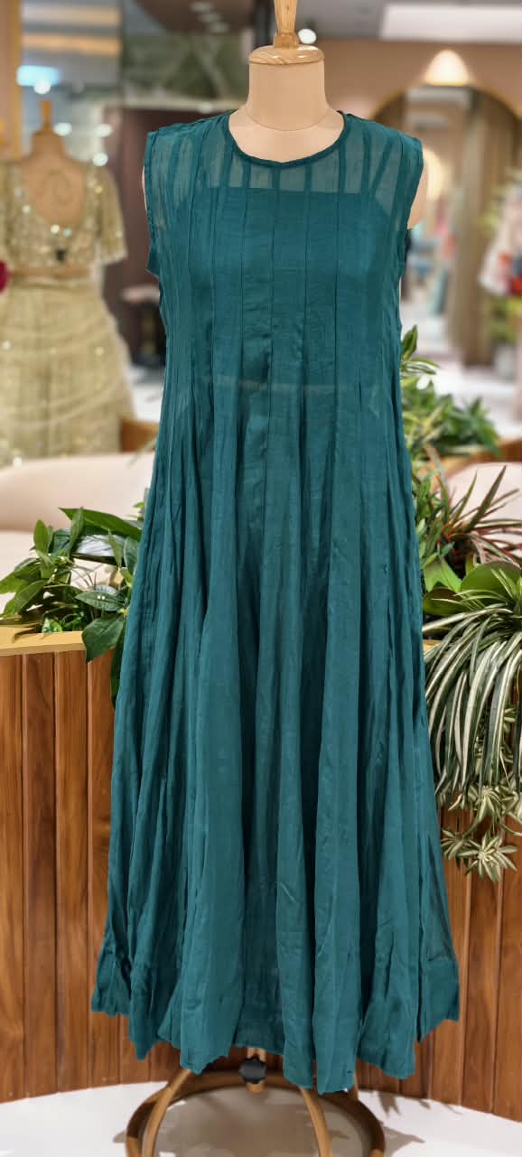 Pure Chanderi Vibrant Tone Ombre Shades Dangle Accent Matching Floral Patch Bustier With Outer Panel Gown Bottom & Dupatta - 16419