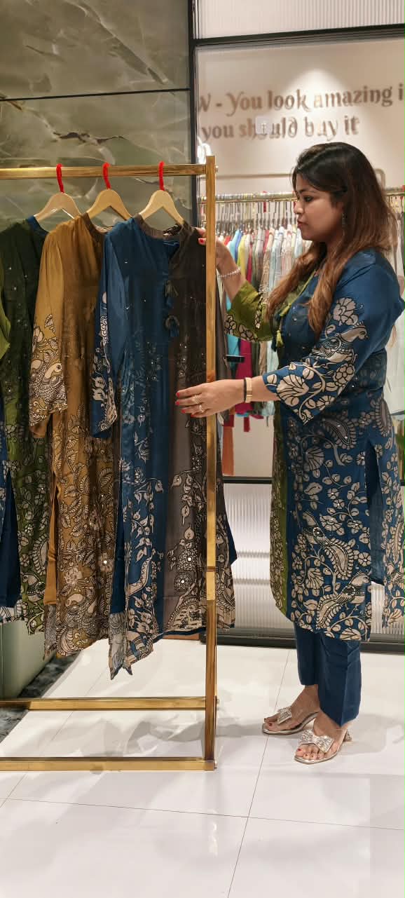 Kalamkari Print Button Down Accent Mandarin Collar Muslin Long Kurta Pant Set- 16517