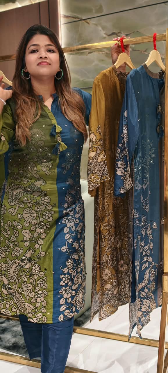 Kalamkari Print Button Down Accent Mandarin Collar Muslin Long Kurta Pant Set- 16517