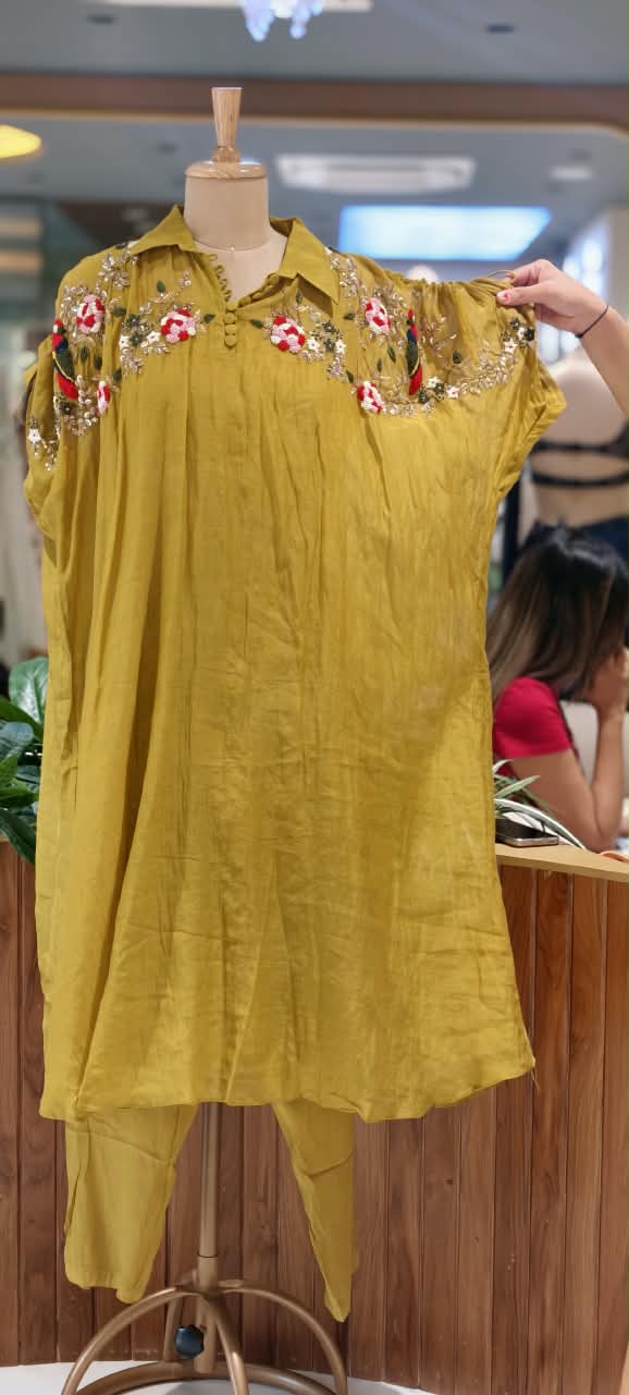 Cute Tiny Floral Highlights Over Shoulder Mul-Chanderi Kurta Pant Set- 16302