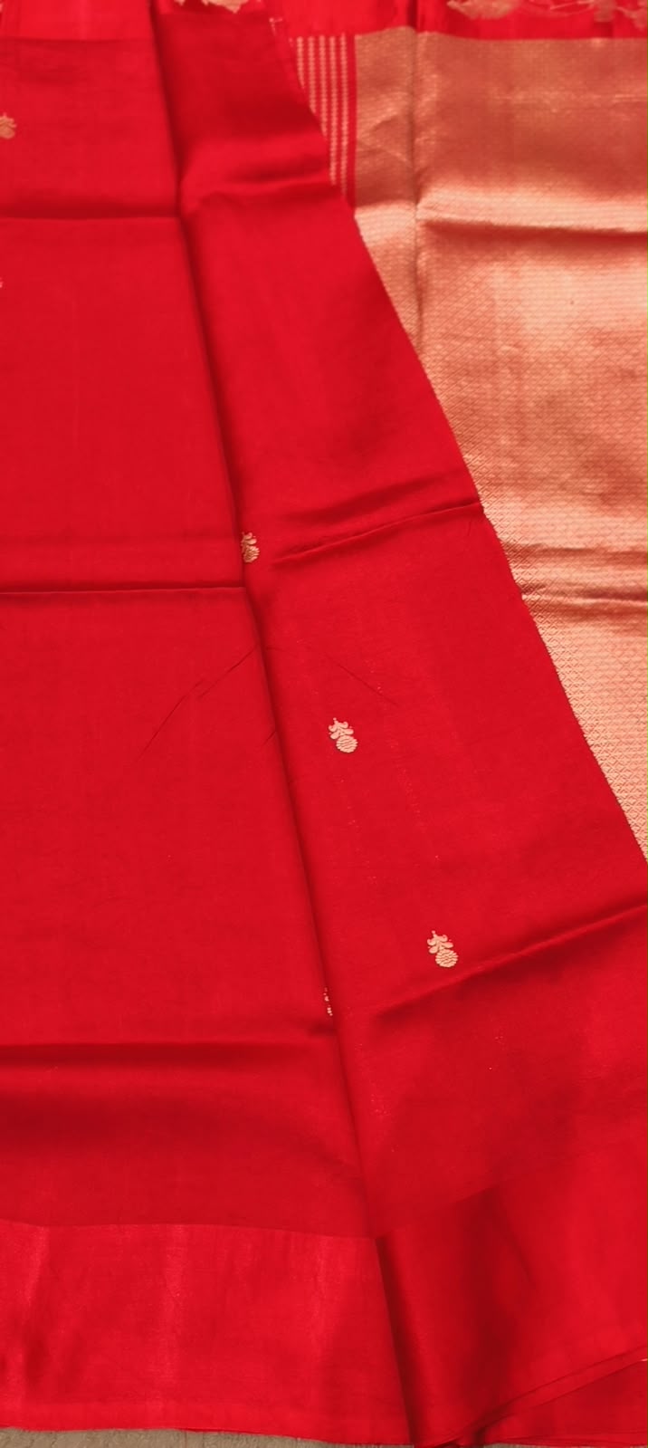 Pure Banarasi Katan Silk Unstitched Saree with Golden Royal Chariot & Bird Motifs- 16544