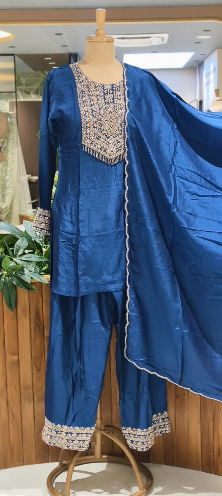 Pittan Work Hand-Embroidered Beaded Fringe Yoke Short Kurta With Farshi Bottom & Matching Dupatta- 16624