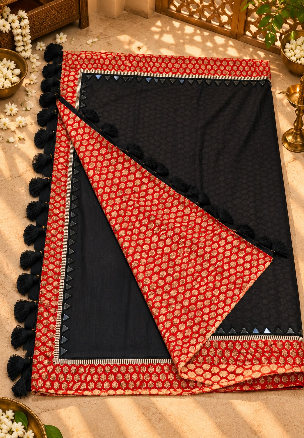 Elegant Black & Red Handloom Cotton Saree with Floral Block Print Contrast Border & Tassel Detailing with Unstitched Blouse 16610
