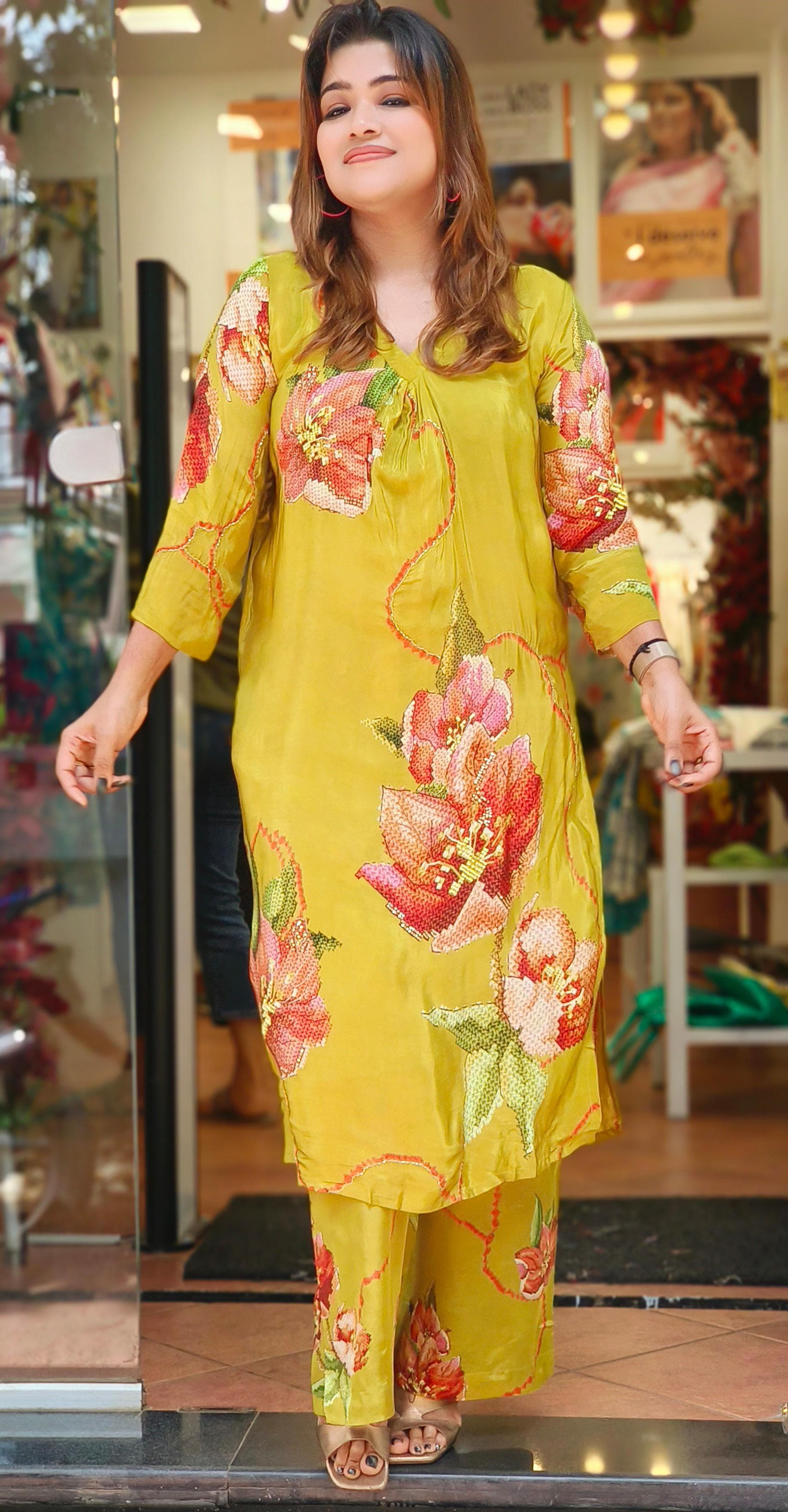 Floral printed Crape V-neck kurta pant set of-2 DRY WASH-0