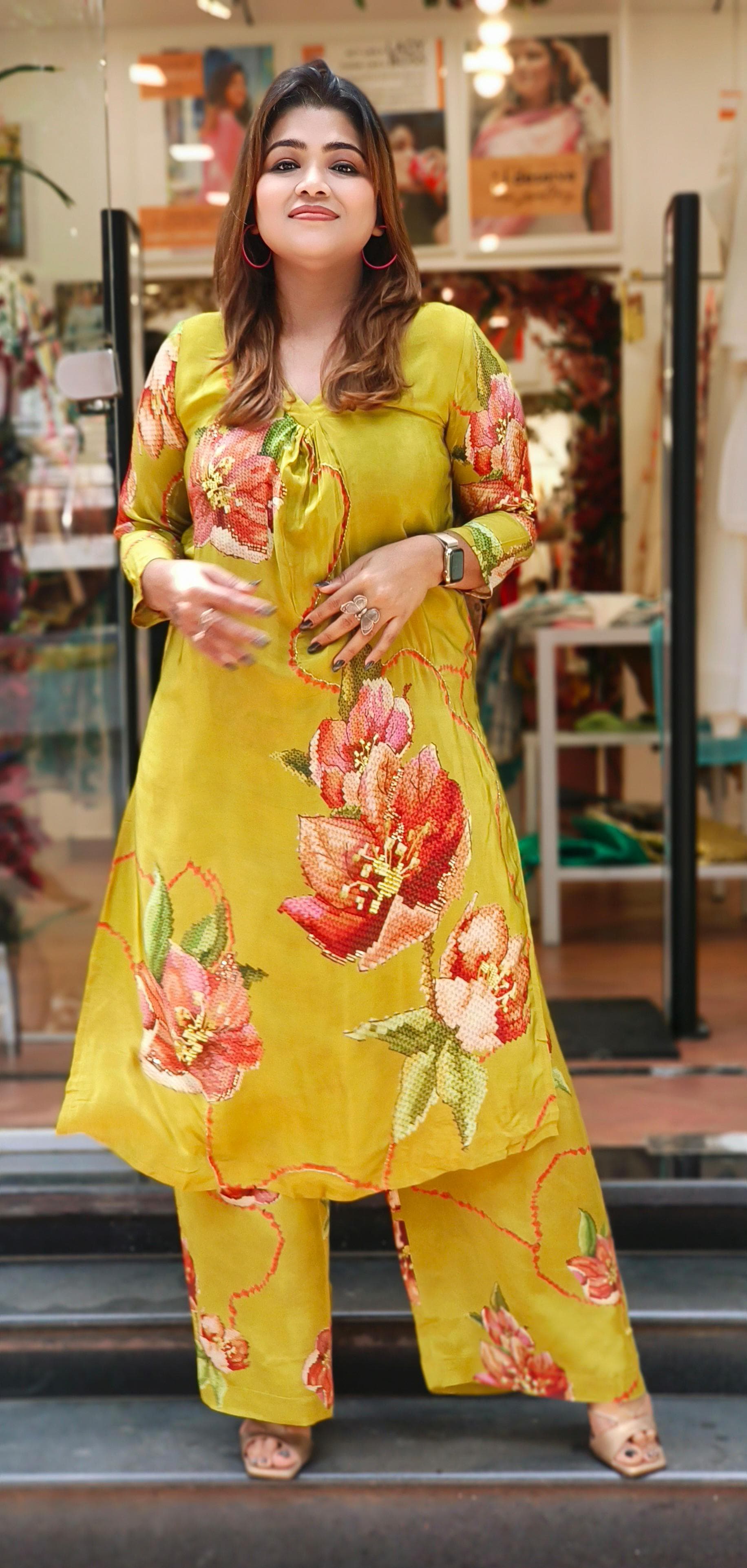 Floral printed Crape V-neck kurta pant set of-2 DRY WASH-0