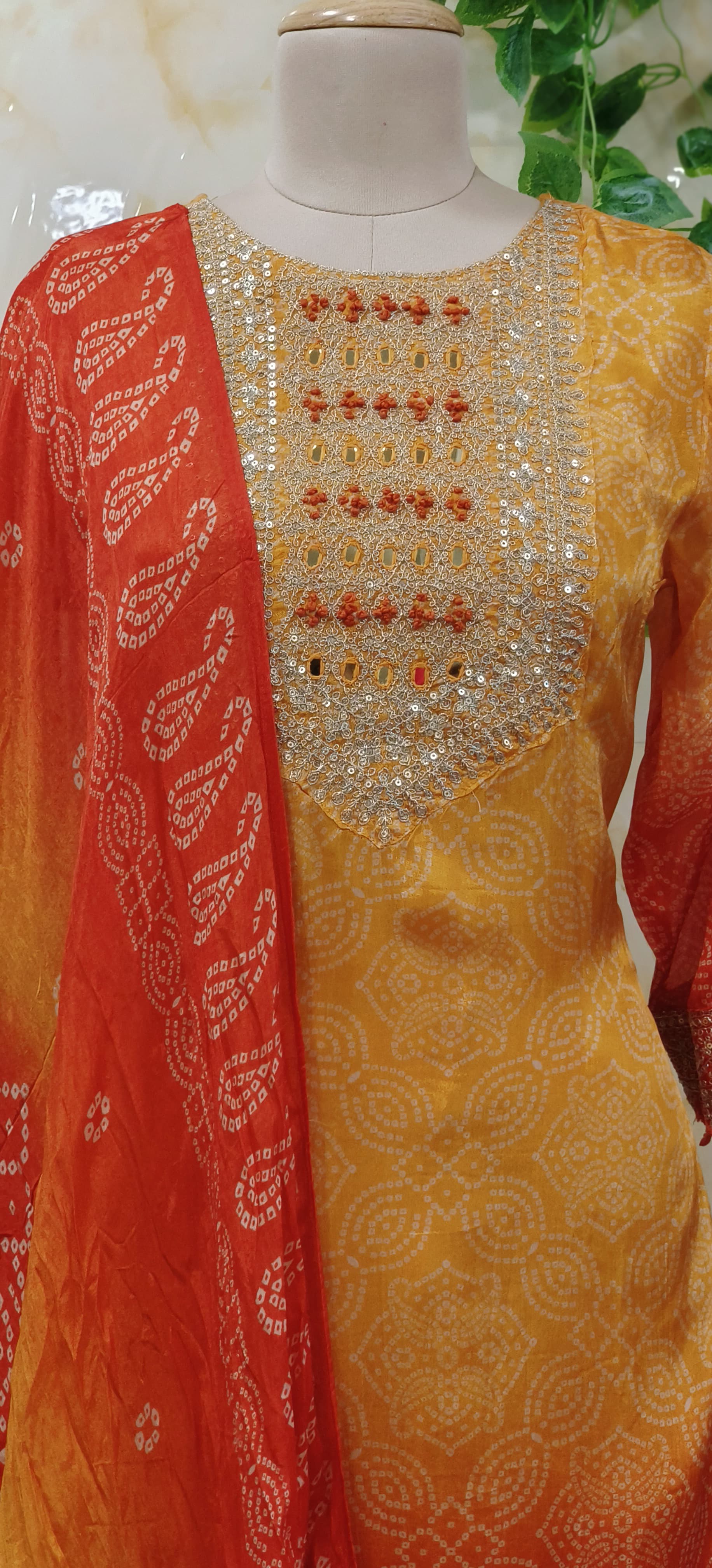 Chinon Bandhani Print Tara Zari Thread Embroidered Full Set-07176