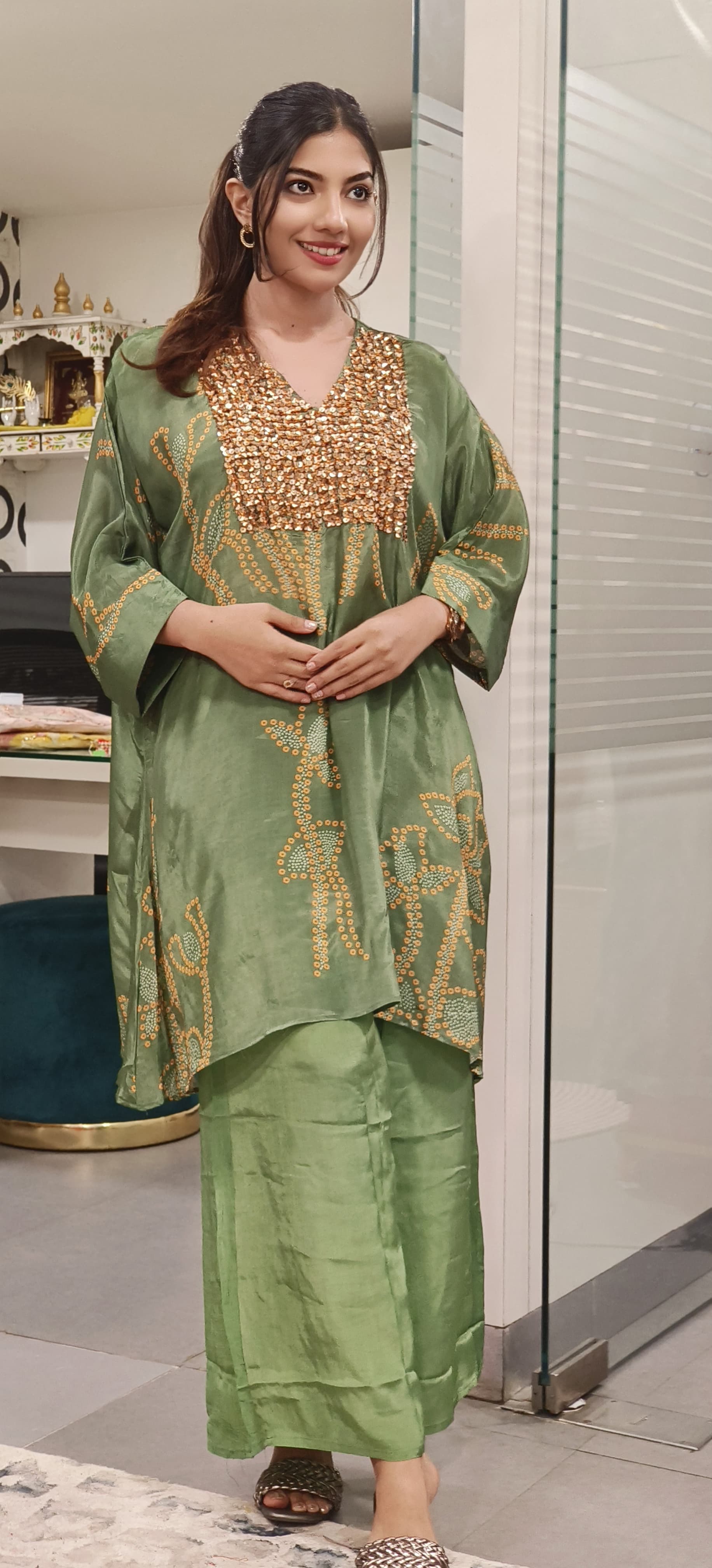 Pure Crêpe Tara Embroidered Bandhani Print Oversized Kaftan with Bottom Oversized Style Kaftan with-08782