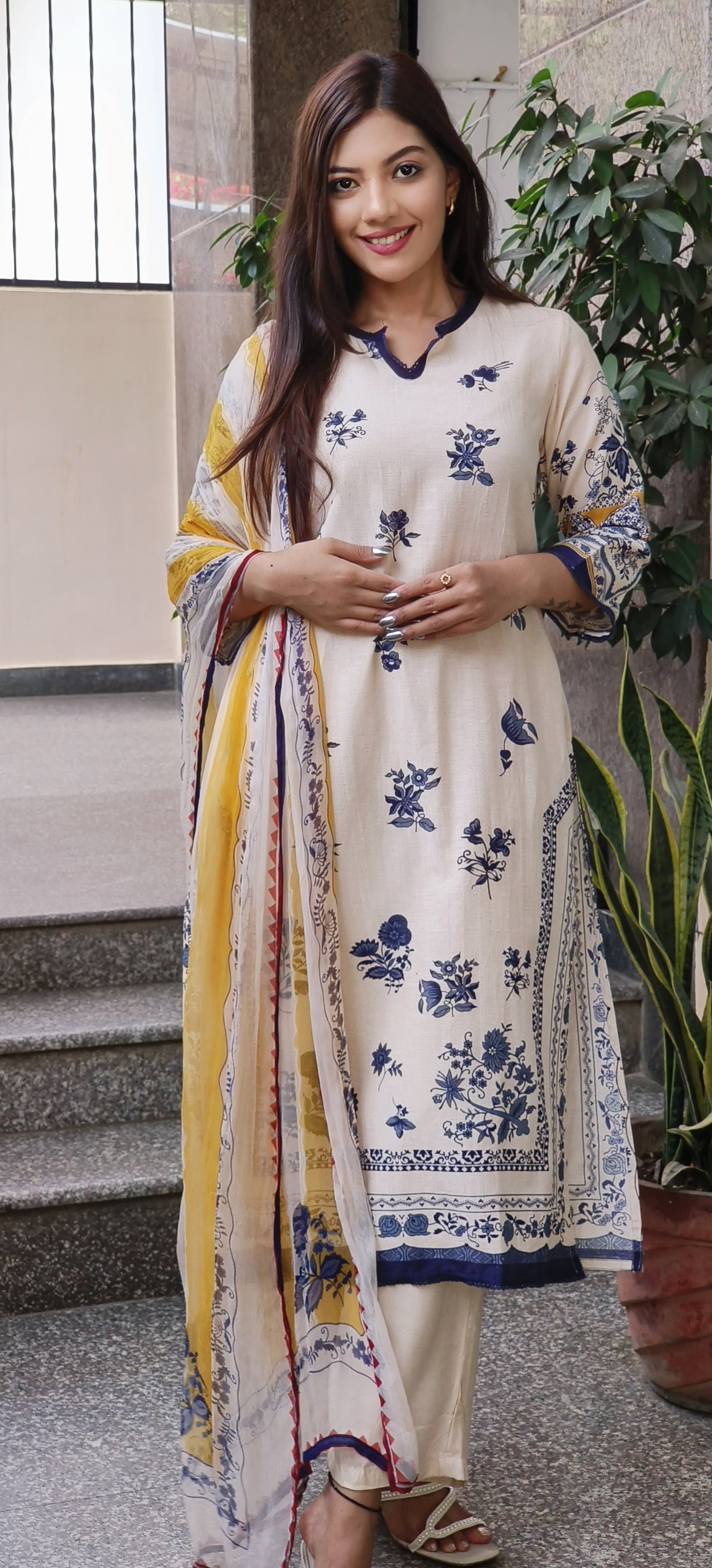 Black Floral linen Suit Set with organza Dupatta- 9450