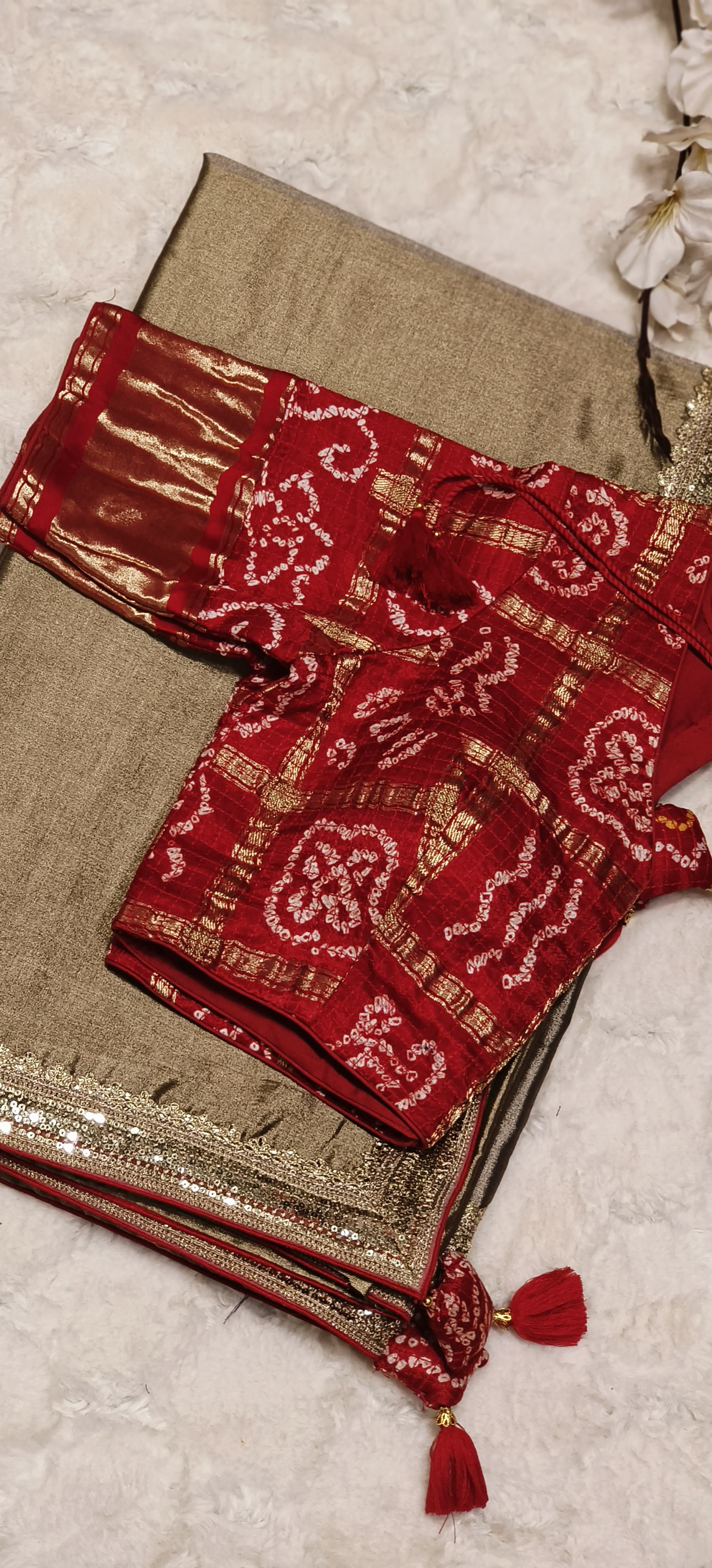 Designer Tissue Silk Plain Gold Dual Tone Silk Saree with Vibrant Bandhani Padded Stiched Blouse