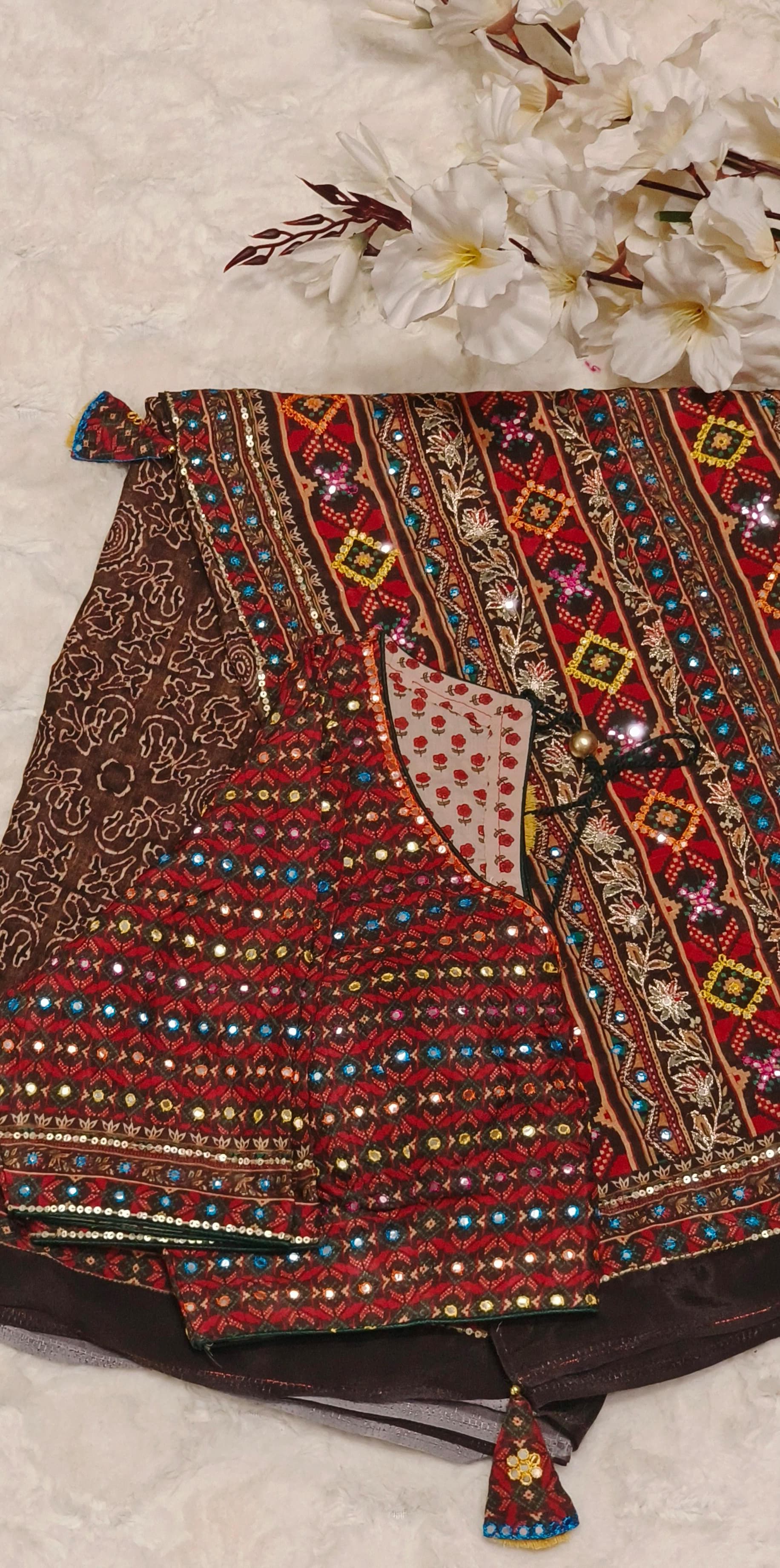 Muslin Fabric Multi Colored Embroidered Pallu Saree With Padded stitched Blouse