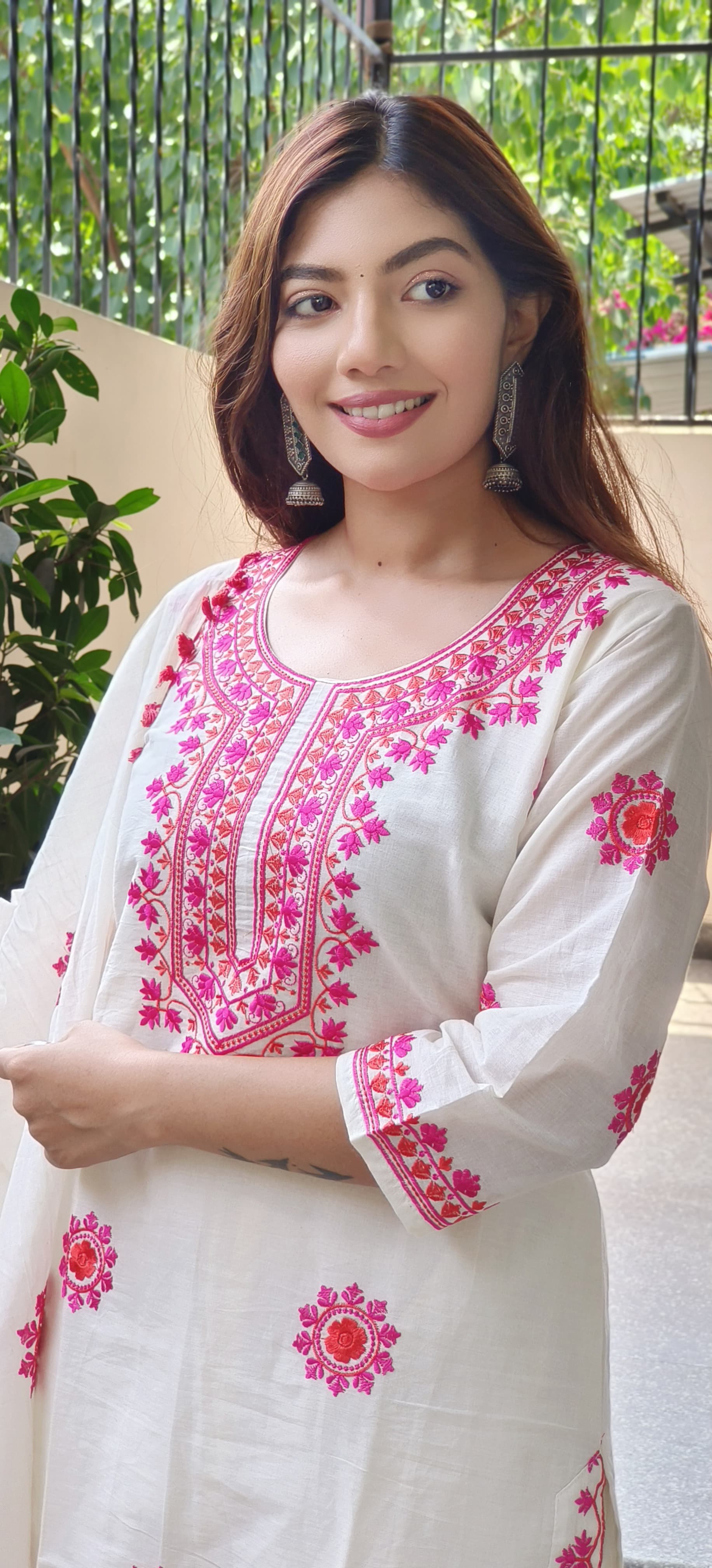 Beautiful Thread Floral Embroidered Kora Cotton Full Kurta Pant Set With Dupatta- 09588