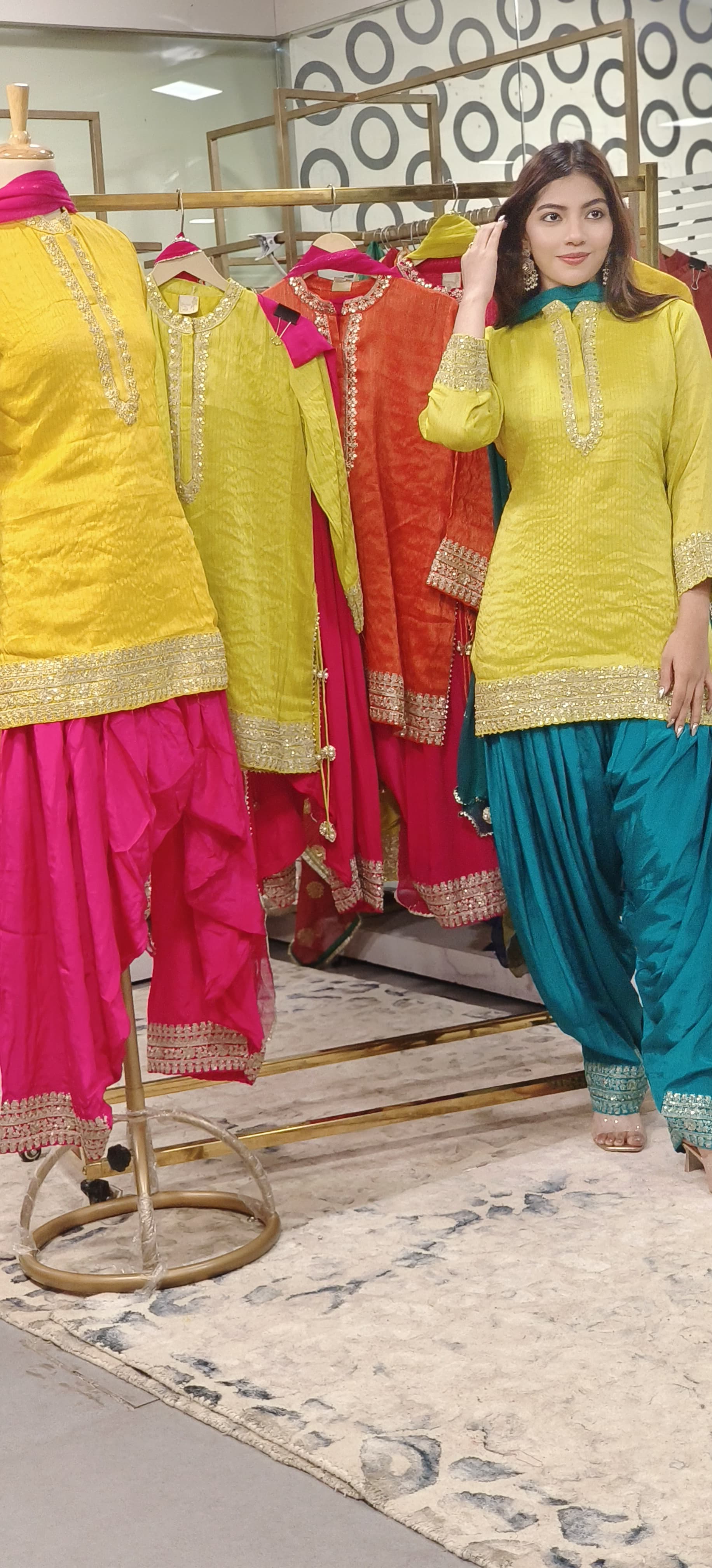 Zari Embroidered Silk Short Kurta With Farsi Salwar And Chiffon Dupatta- 09662