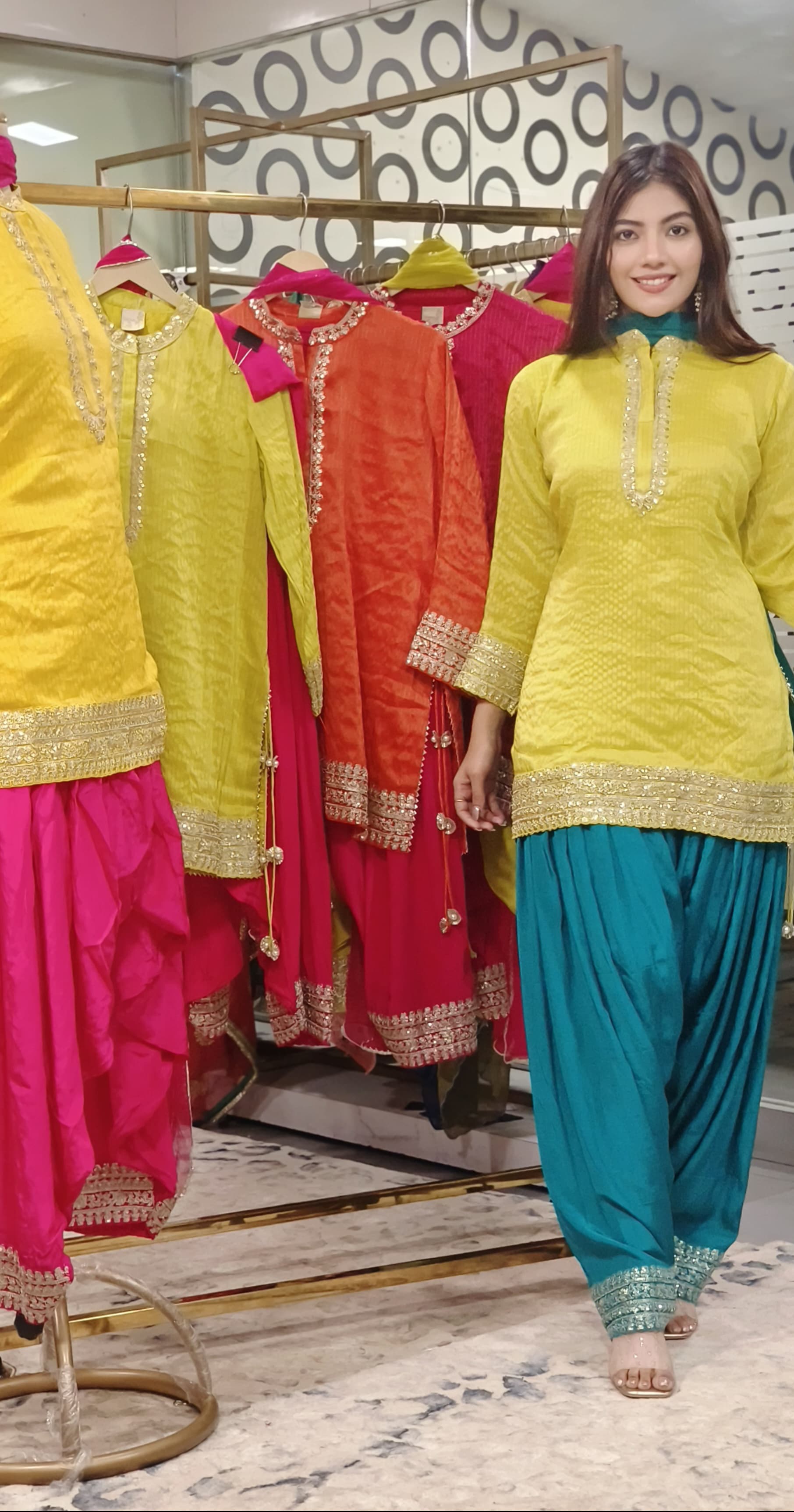 Zari Embroidered Silk Short Kurta With Farsi Salwar And Chiffon Dupatta- 09662