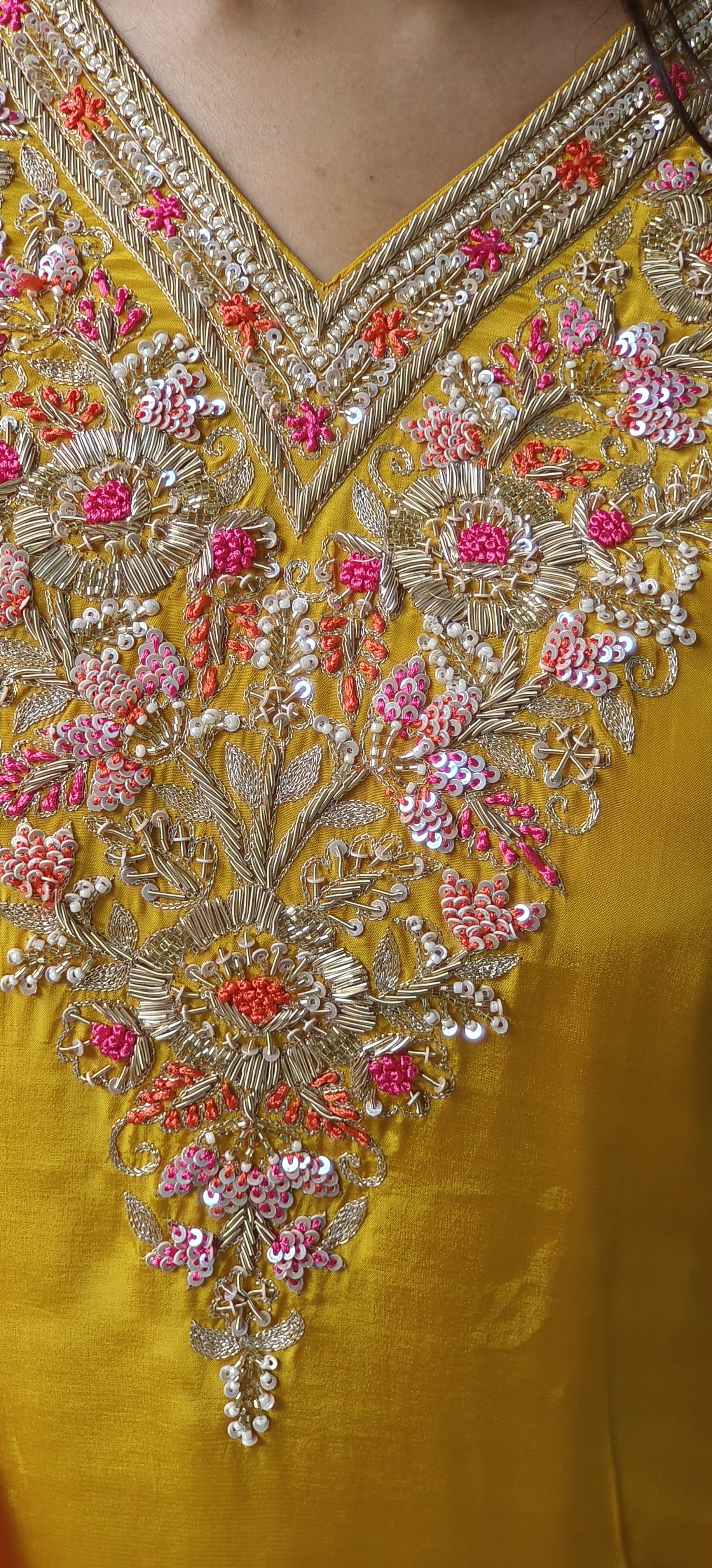 Zardosi Front Handwork Full Suit With Loose Bottom & Bandhani Dupatta In Crape Fabric- 9972