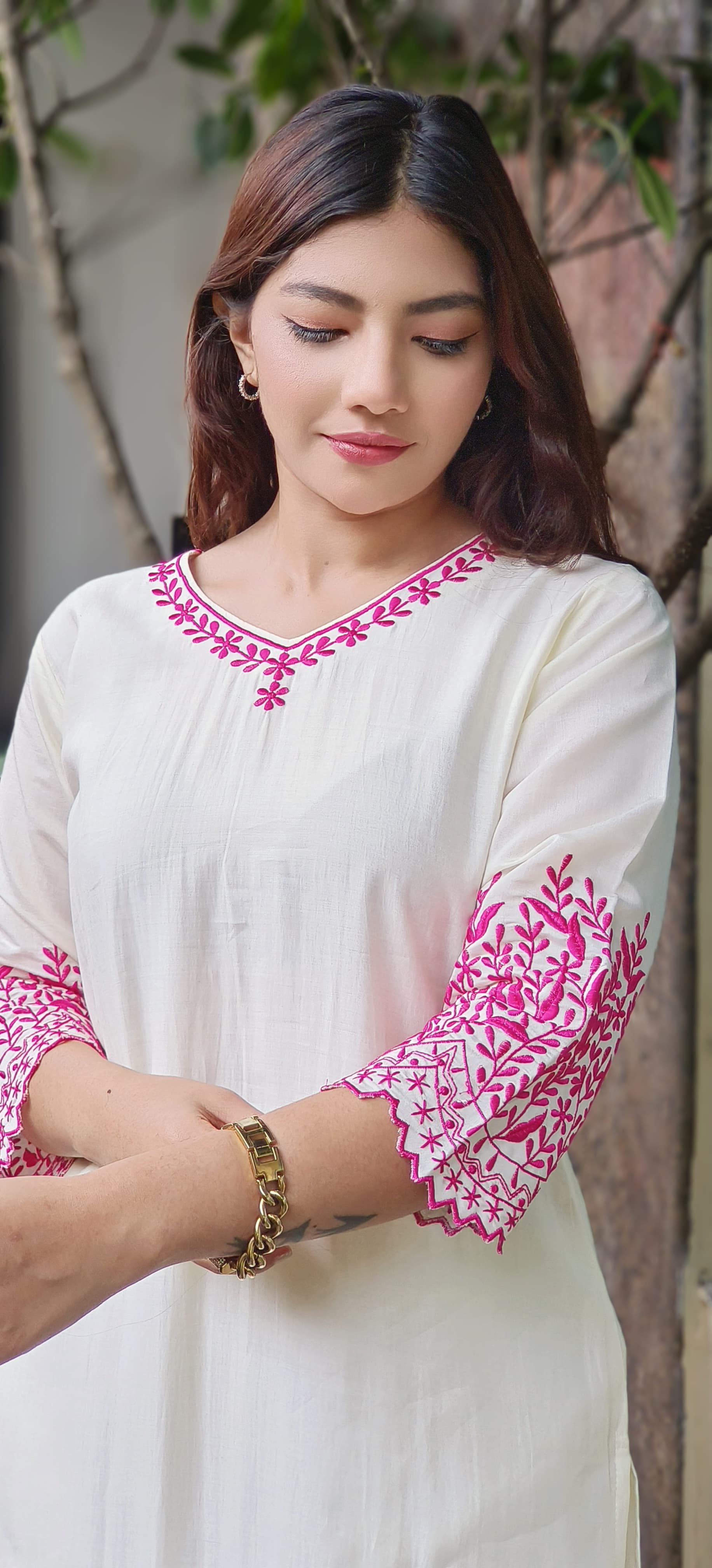 Thread Embroidered Decent Look Kurta Pant Set In Modal Muslin Fabric