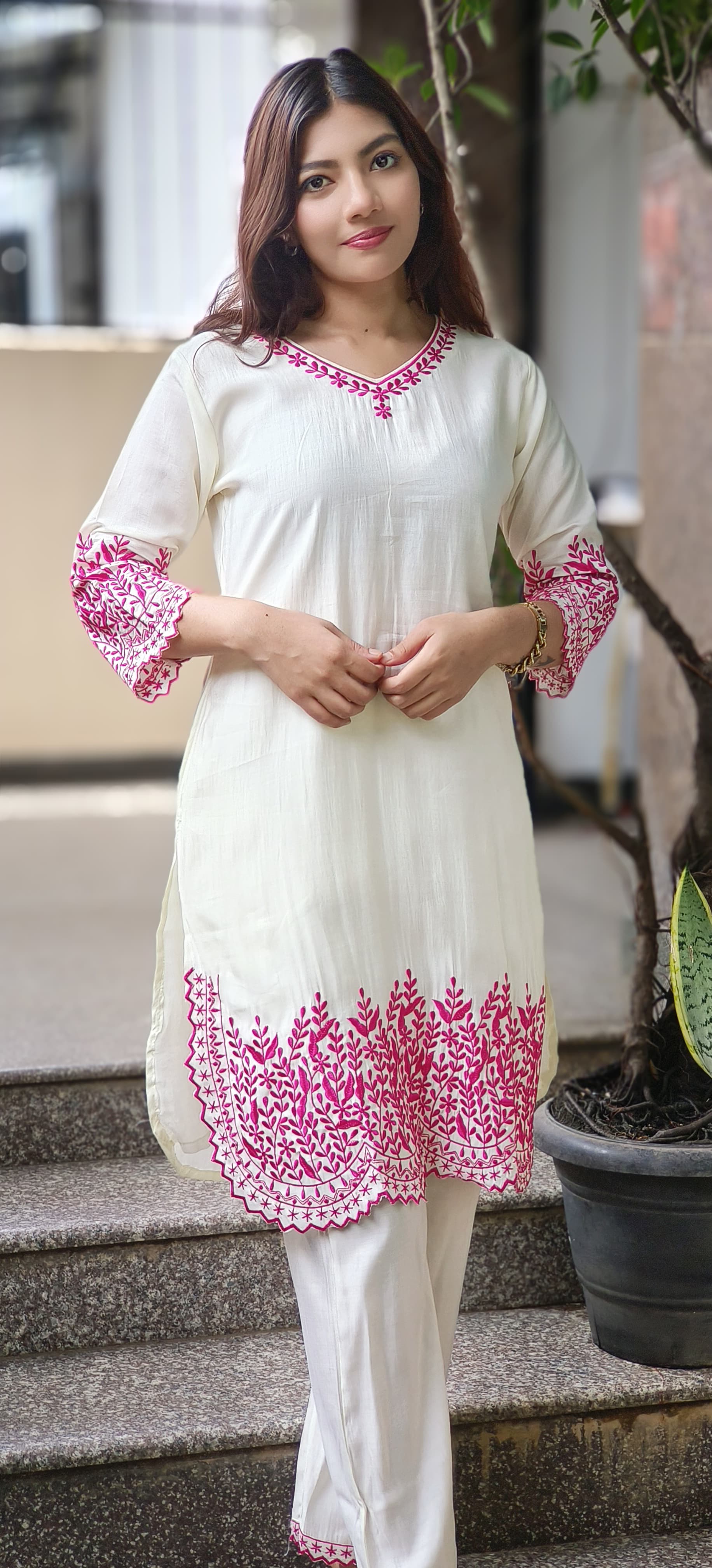 Thread Embroidered Decent Look Kurta Pant Set In Modal Muslin Fabric