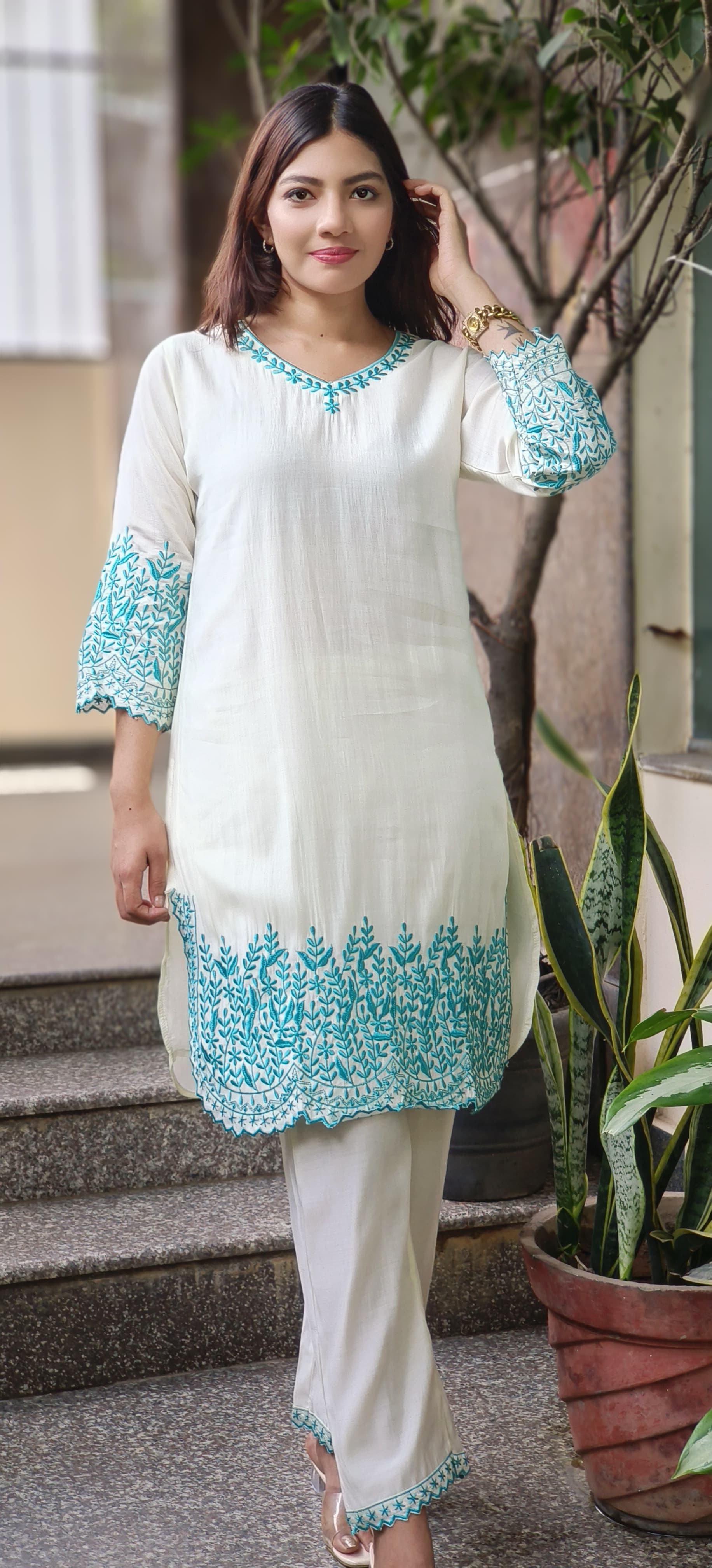 Thread Embroidered Decent Look Kurta Pant Set In Modal Muslin Fabric