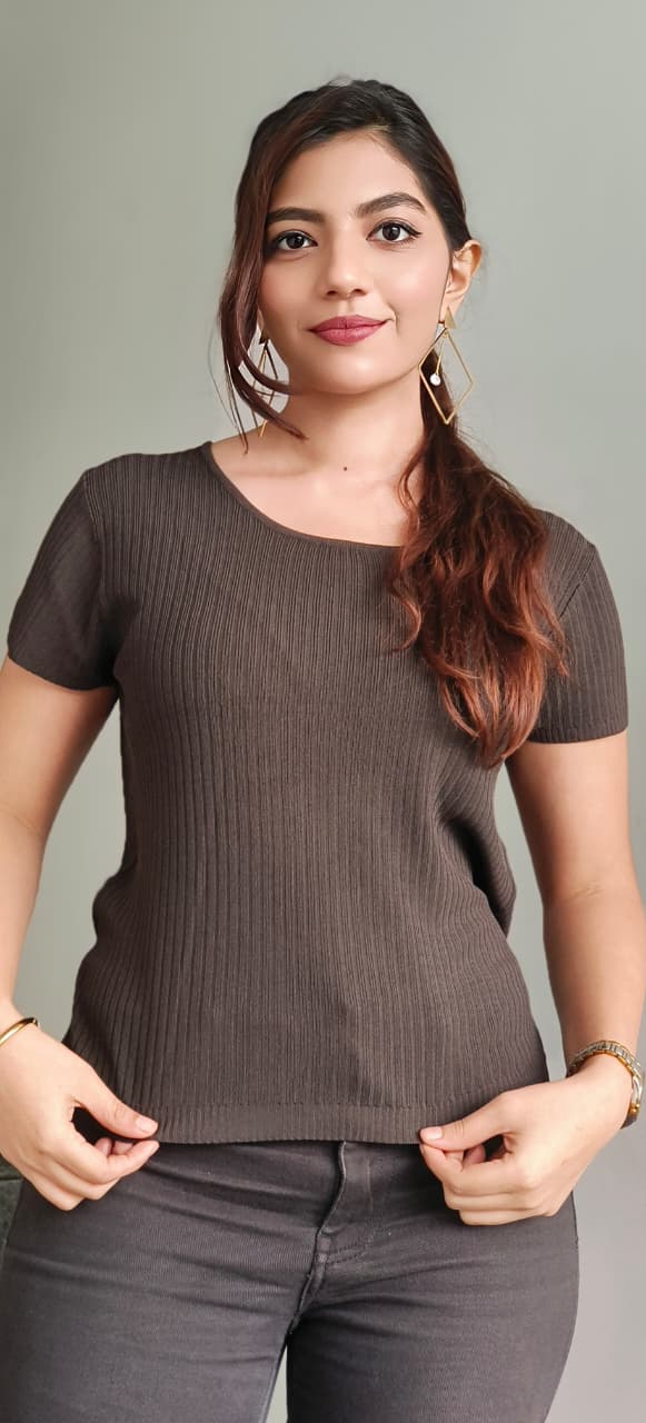 Stretchable Back Button Solid Casual Top