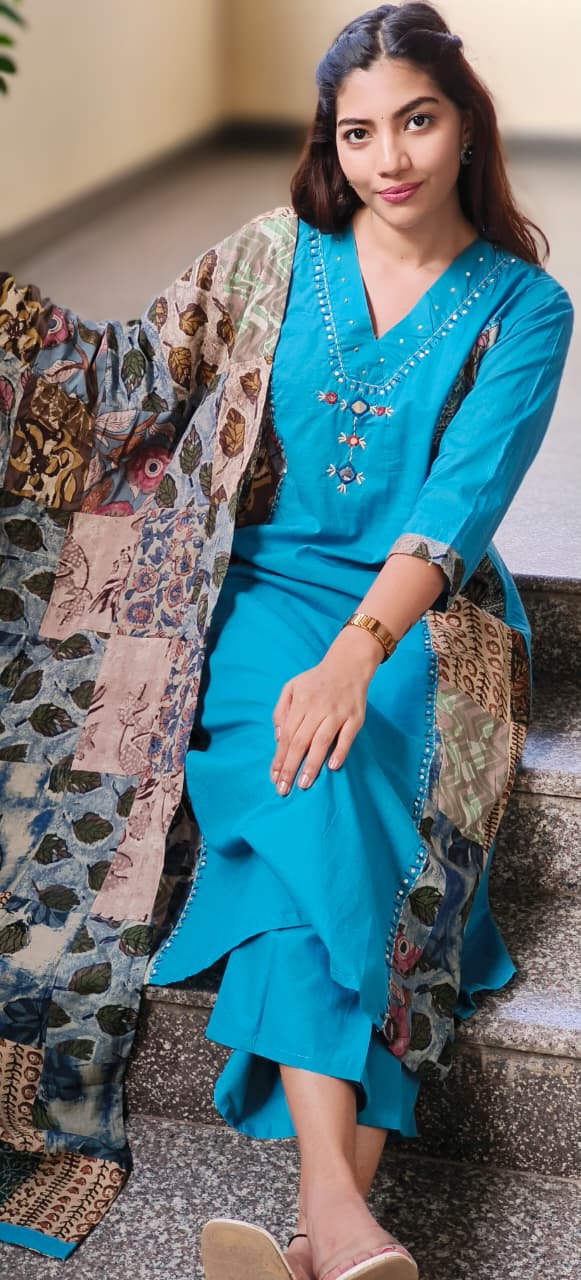 Multidesigned V-Neck Full Suit Set With Dupatta