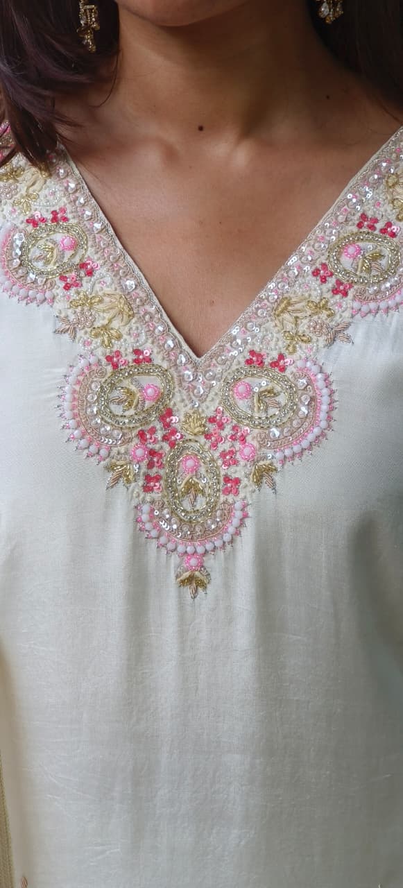 Elegant V-Neck Pure Muslin Full Suit Set With Floral Dupatta