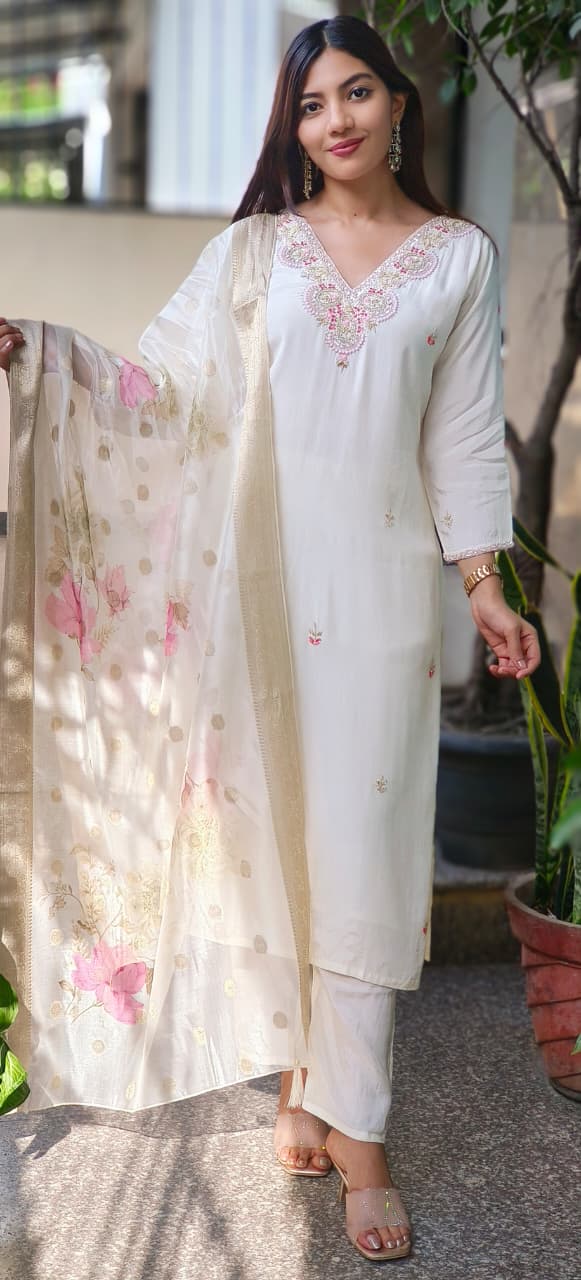 Elegant V-Neck Pure Muslin Full Suit Set With Floral Dupatta