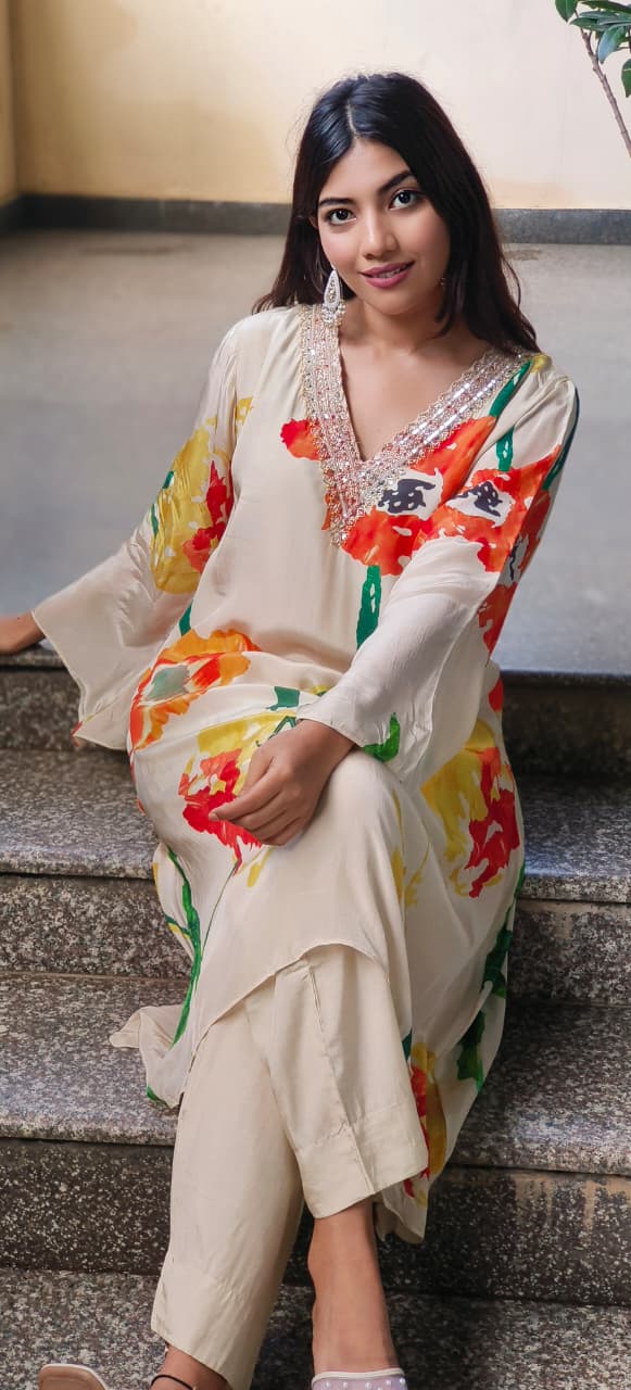 Floral Digital V-Neck Crepe Co-Ord Set