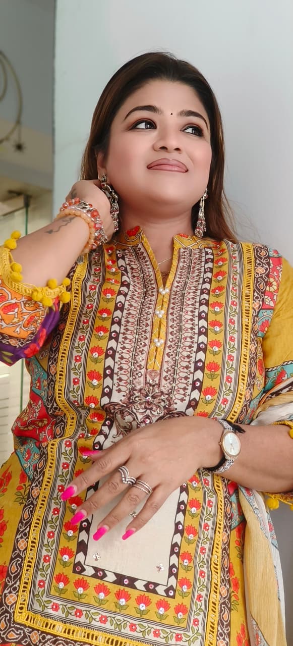Multicolored Beautiful Placement Designed Lawn Full Suit Set With Dupatta & Farsi Bottom In Russian Silk Fabric- 10967