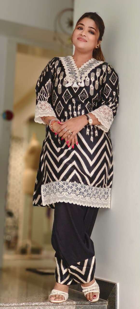 Asymmetric Printed Crosia Lace Kurta With Farsi Pant Set In Gajji Silk Fabric- 10941