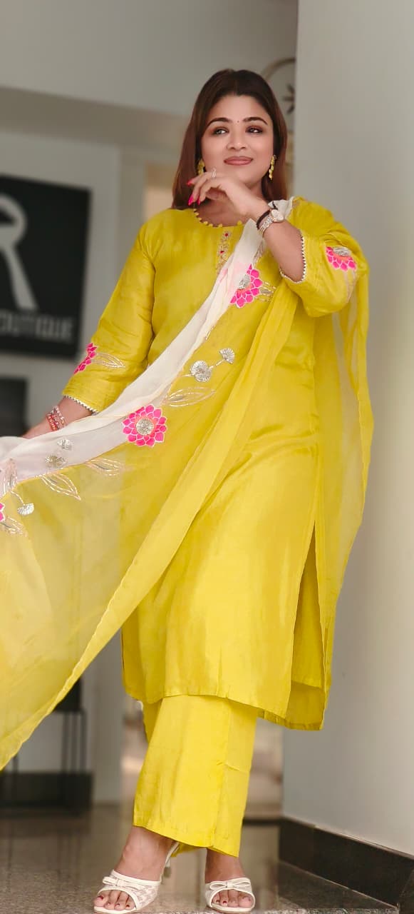 Minimal Neck Design With Floral Patched Sleeve Full Suit Set With Dupatta In Dola Silk Fabric- 10975