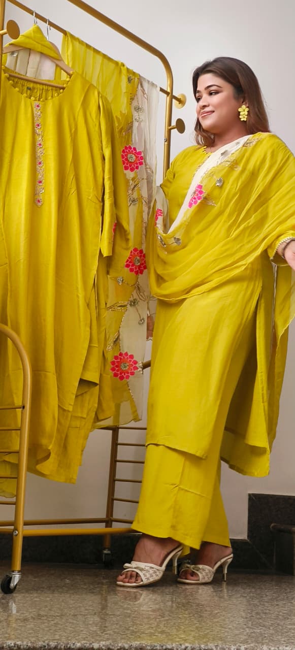 Minimal Neck Design With Floral Patched Sleeve Full Suit Set With Dupatta In Dola Silk Fabric- 10975