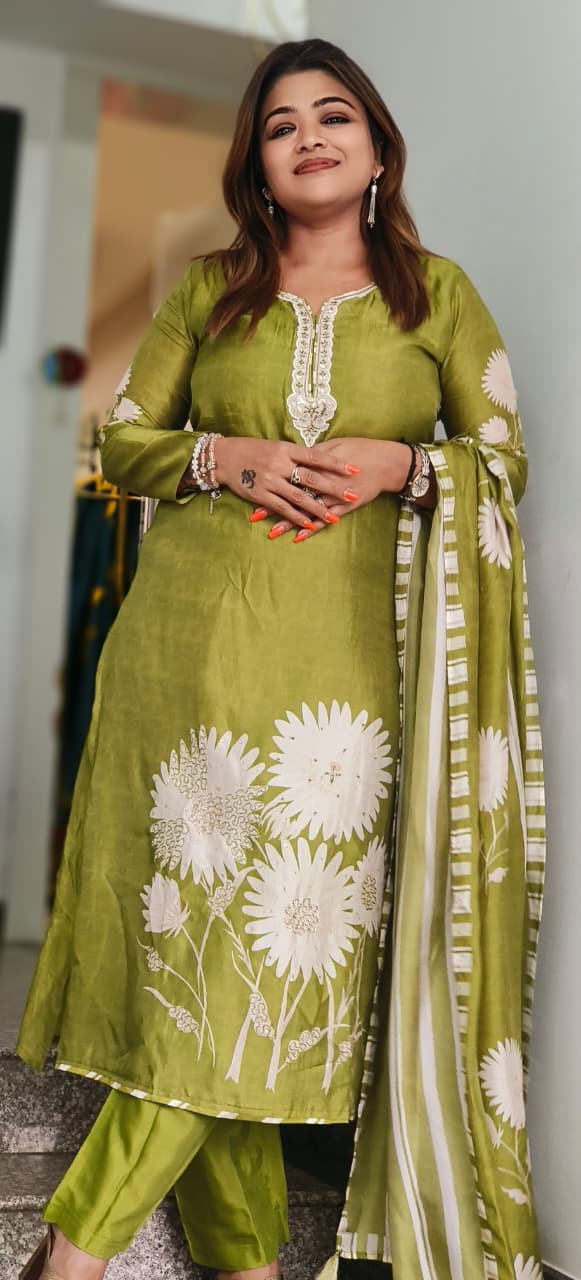 Graceful Simple Neck Line Floral Blossom Full Suit Set With Dupatta In Russian Silk Fabric- 11704