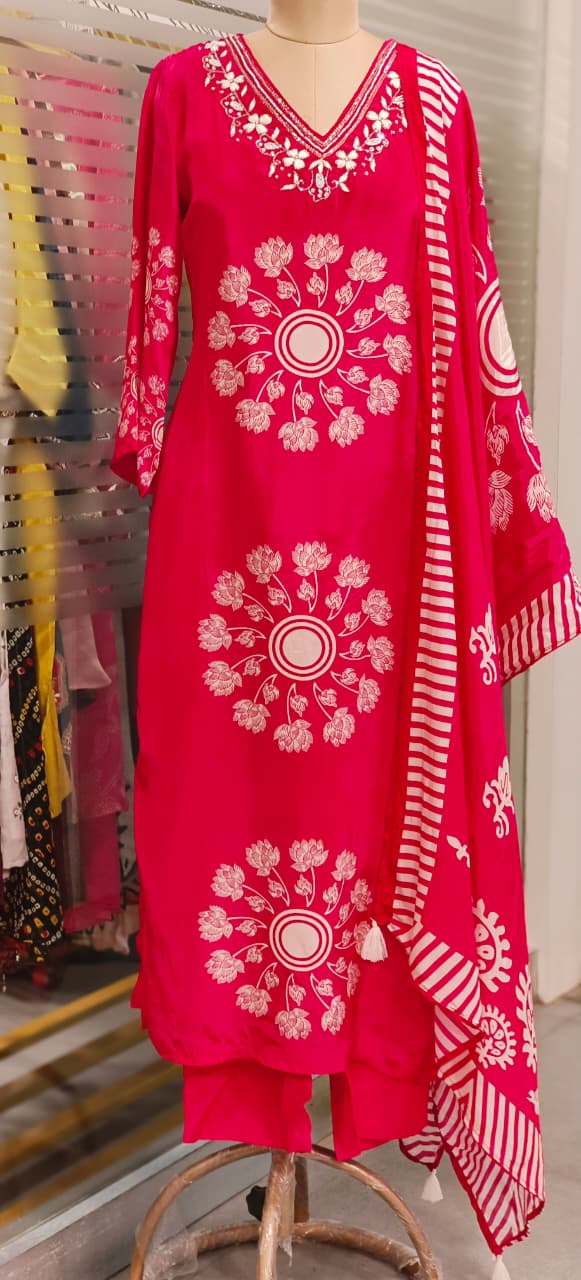Minimal Neck Line Floral Printed Full Suit Set With Dupatta In Crepe Fabric- 11795,11794