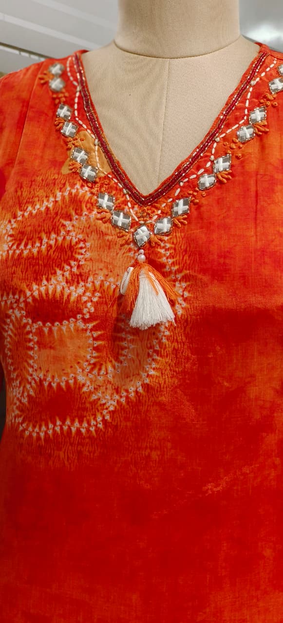 Minimal Neck Line Tassel Hang Printed Full Suit Set With Dupatta In Crepe Fabric- 11796