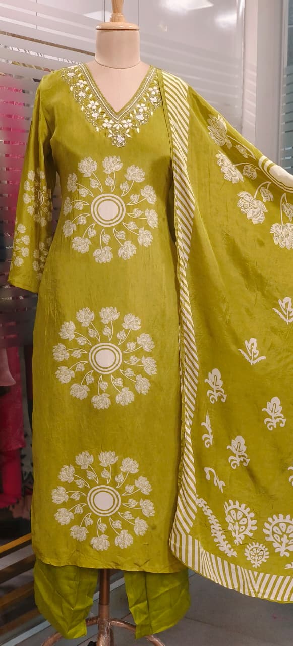 Minimal Neck Line Floral Printed Full Suit Set With Dupatta In Crepe Fabric- 11795,11794