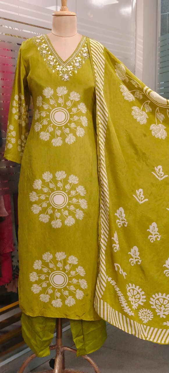 Minimal Neck Line Floral Printed Full Suit Set With Dupatta In Crepe Fabric- 11795,11794