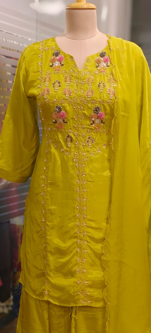 Pop Out Floral Embroidery Full Suit With Loose Palazzo Bottom & Dupatta In Crepe Fabric- 11821